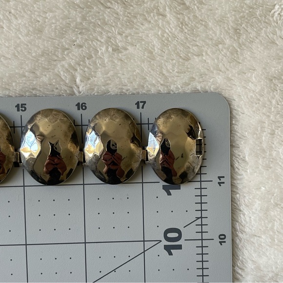 Vintage | Brutalist Hammered Wide Panel Link Graduated Metal Oval 18" Necklace - Picture 14 of 16